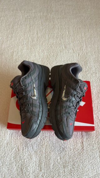 Nike P-6000 Gris y Plateado