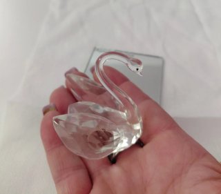 Pequeño cisne de cristal tallado