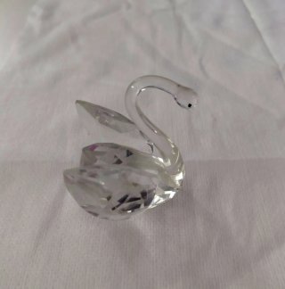 Pequeño cisne de cristal tallado
