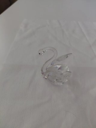 Pequeño cisne de cristal tallado