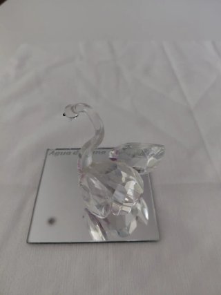 Pequeño cisne de cristal tallado