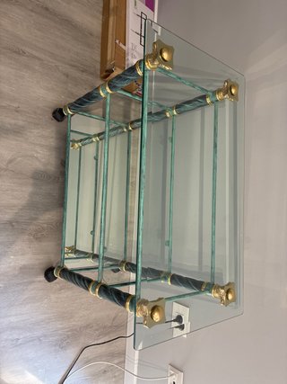 Mesa de cristal con ruedas