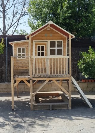 Casita de madera infantil