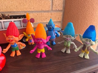 Lote Juguetes Varios: Peppa Pig, Trolls, Bolos