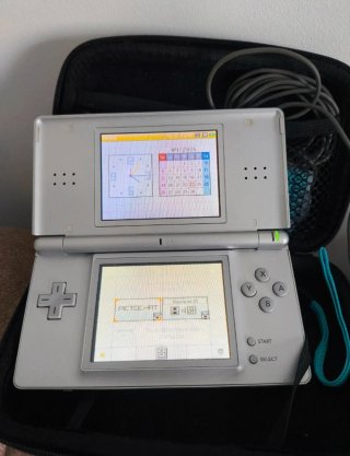 Nintendo DS Lit + juegos + cargador