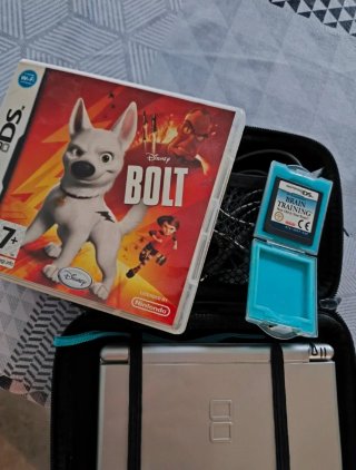 Nintendo DS Lit + juegos + cargador