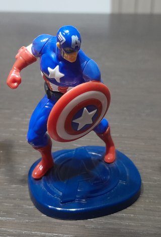 Lotto di 3 Personaggi Avengers Marvel Kinder Maxi