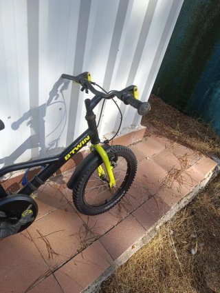Bicicleta infantil Btwin negra y verde
