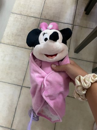Peluche Minnie Mouse con manta rosa