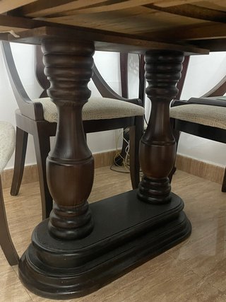 Mesa Roble Macizo y 6 Sillas Tapizadas