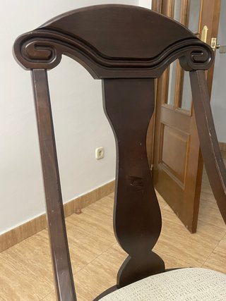 Mesa Roble Macizo y 6 Sillas Tapizadas