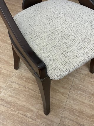 Mesa Roble Macizo y 6 Sillas Tapizadas