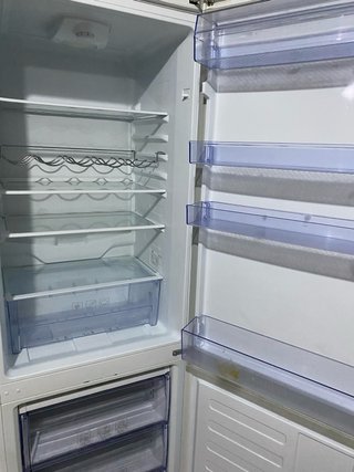 Nevera Beko combi – buen estado – 3 cajones cong