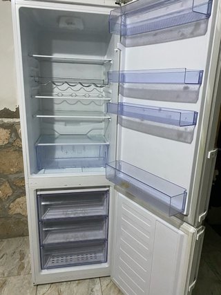 Nevera Beko combi – buen estado – 3 cajones cong