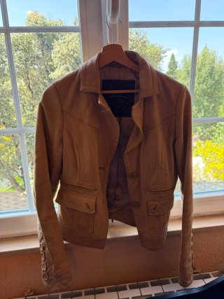 Chaqueta de cuero marrón, rojo, gris oscuro, beige
