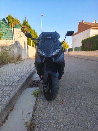 Yamaha TMAX 560 Maxi-Scooter Negra