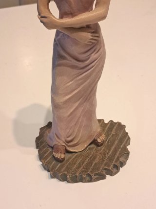 Figura decorativa mujer vestida