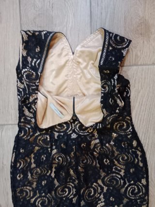Vestido de fiesta negro y beige