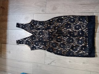 Vestido de fiesta negro y beige