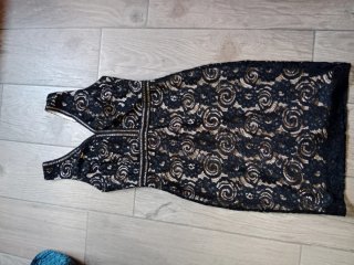 Vestido de fiesta negro y beige