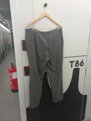 Pantalón gris a cuadros de vestir