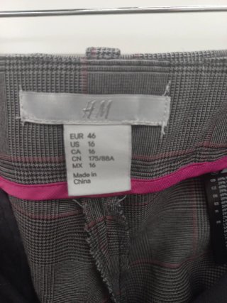 Pantalón gris a cuadros de vestir