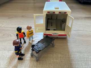 Camión Ambulancia Playmobil SIN CAJA