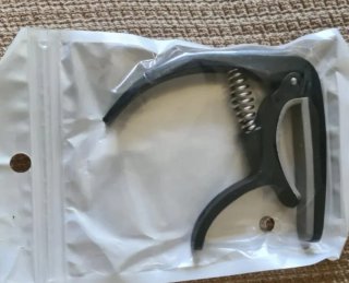 Capo para guitarra negra