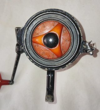 Carrete de pesca antiguo Escualo 6000.