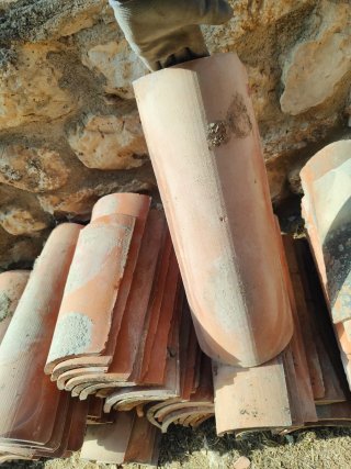 Teja árabe de barro.