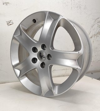 Llanta Peugeot RIFTER de 17 pulgadas 5 Tornillos