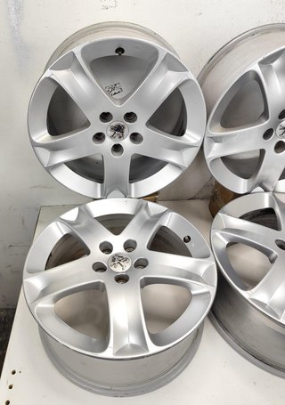 Llanta Peugeot RIFTER de 17 pulgadas 5 Tornillos