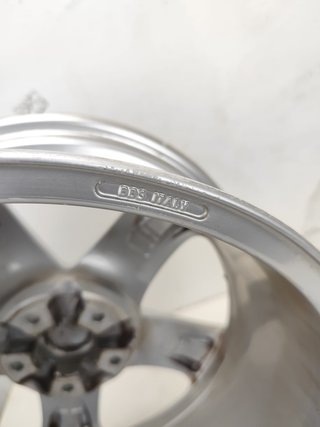 Llanta Peugeot RIFTER de 17 pulgadas 5 Tornillos