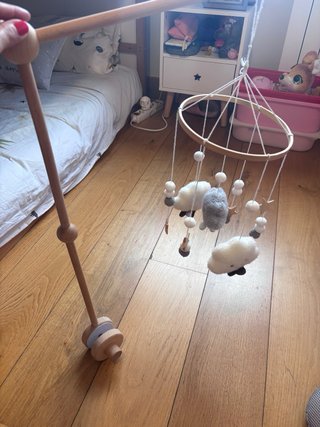 Móvil de cuna de madera