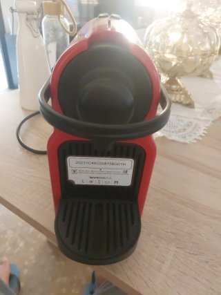 Nespresso Essenza Rojo