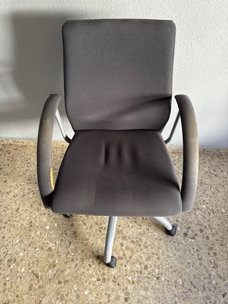 Silla de oficina gris