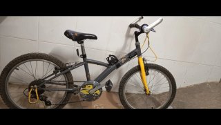 Bicicleta BTwin niño negra y amarilla