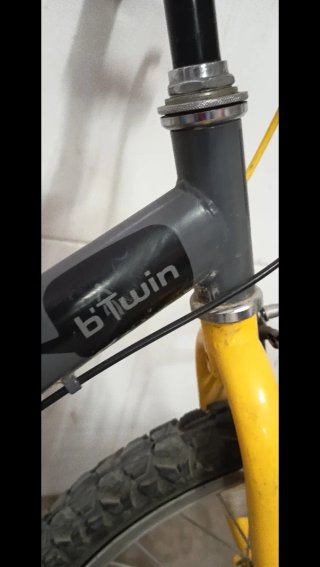 Bicicleta BTwin niño negra y amarilla