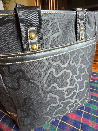 Bolso Tous Negro con Detalles Dorados