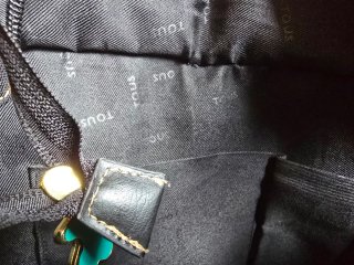 Bolso Tous Negro con Detalles Dorados
