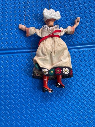 Marioneta antigua yeso y madera . Escucho ofertas