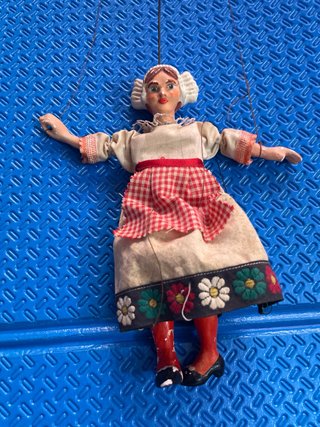 Marioneta antigua yeso y madera . Escucho ofertas