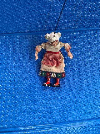 Marioneta antigua yeso y madera . Escucho ofertas