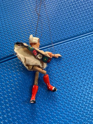 Marioneta antigua yeso y madera . Escucho ofertas