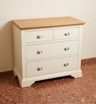 Cómoda de madera beige y marrón