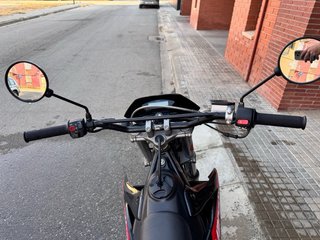 Moto Enduro rieju Negra y Roja