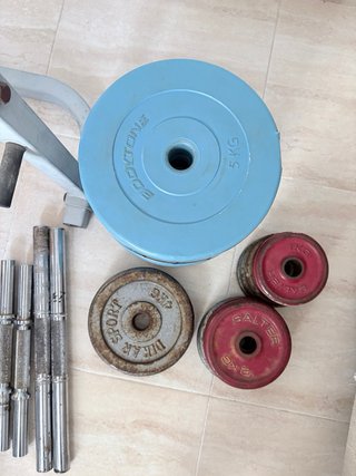 Banco de pesas + barras + 52 kg