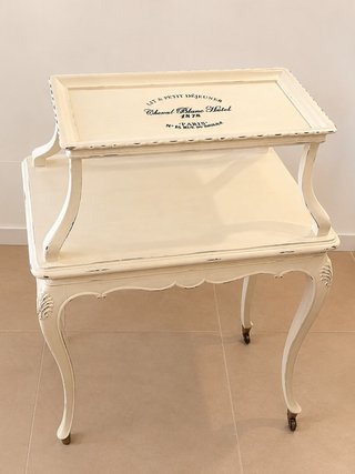 Mesa Auxiliar Vintage Francesa Blanca