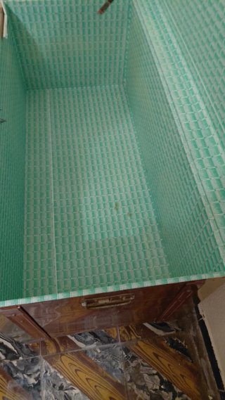 Baúl de madera y hojalata
