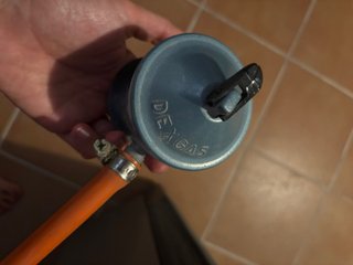 Regulador y manguera de gas